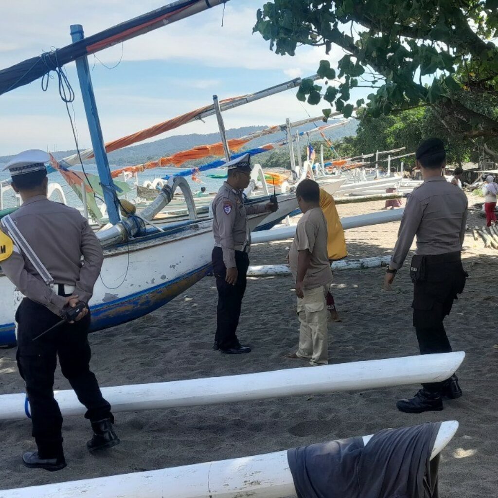 Patroli Ketat Polisi Lombok Barat Jamin Keamanan Lebaran Topat di Batulayar