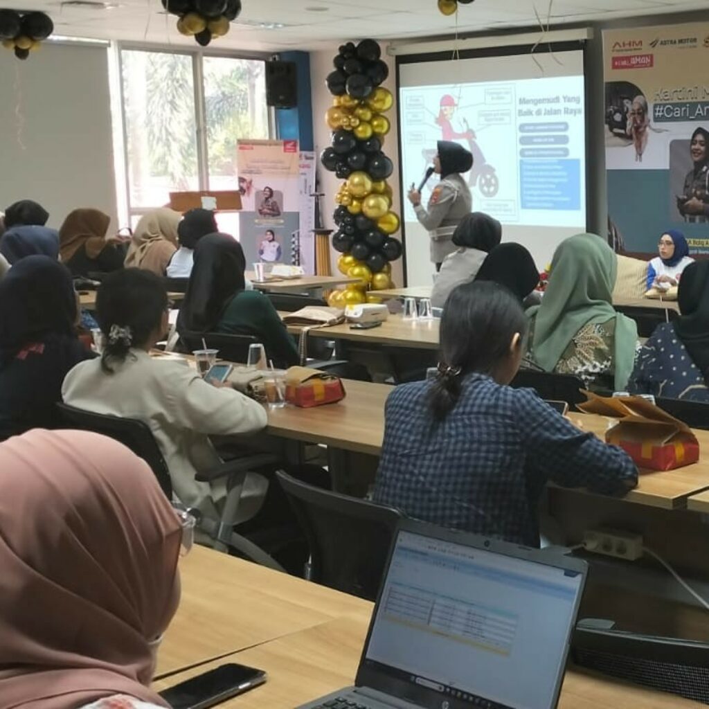 Seminar Safety Riding Kartini Muda: Sinergi Polisi dan Honda