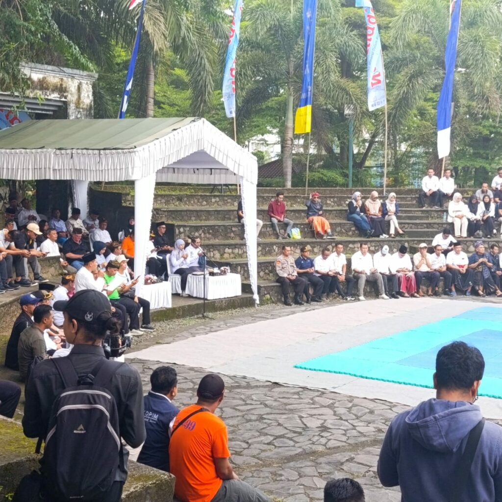 Lombok Barat Lestarikan Budaya Lewat Peresean HUT ke-67