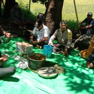 Bhabinkamtibmas Desa Kowo Laksanakan Giat Jum’at Curhat, Serap Aspirasi dan Keluhan Warga