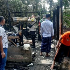 Diduga Akibat Arus Pendek, sebuah Rumah di Gumantar Ludes Terbakar