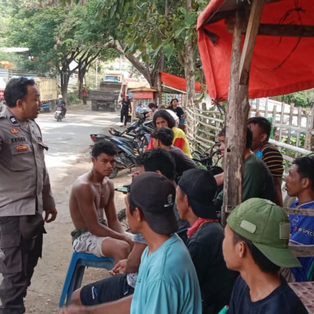 Sat Binmas Polres Bima Kota Laksanakan Jum’at Curhat di Area Gudang Jagung Sambinae