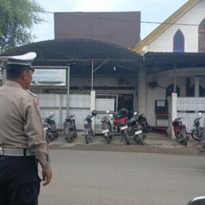 Sat Lantas Polres Bima Kota Laksanakan Pengamanan Tempat Ibadah Gereja dalam Rangka Jum’at Agung