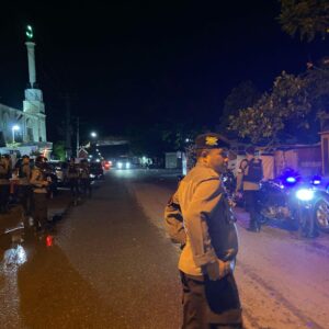 Sat Samapta Polres Bima Kota Gelar Patroli Blue Light, Berikan Himbauan Kamtibmas kepada Warga