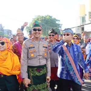 Kapolres Bima Kota Bersama Forkopimda Ikuti Festival Rimpu Mantika