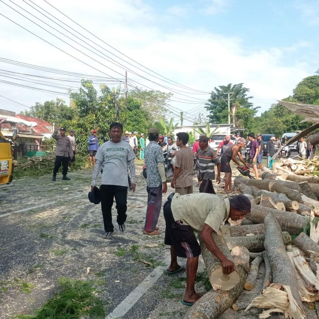 Respons Cepat Polsek Lembar Jaga Kamtibmas di Kegiatan Warga