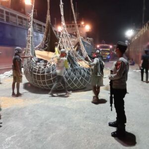 Polsek Kawasan Pelabuhan Laut Bima Gelar Patroli Rutin di Areal Dermaga untuk Ciptakan Rasa Aman