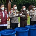 Polda NTB Musnahkan 2,9 Kg Sabu, Ratusan Gram Ganja dan Ribuan Botol Miras Hasil Operasi Maret–April 2025