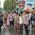 Di Tengah Hujan Deras, Polsek Dompu Amankan Keberangkatan Jamaah Haji Kloter 12 dengan Penuh Haru