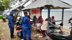 Pastikan Kenyamanan Masyarakat Yang Libur Akhir Pekan di Pantai Kalaki Sat Polairud Polres Bima Laksanakan PAM Wisata