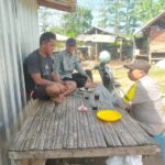 Bhabinkamtibmas Desa Jala Sambangi Warga, Imbau Jaga Kamtibmas dan Dukung Ketahanan Pangan