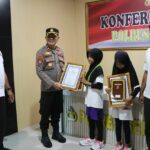 Dukung Pelajar di Dunia Olahraga, Polres Seruyan Beri Penghargaan 2 Atlet Muda Berprestasi