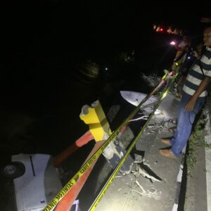 Mobil Ekspedisi Terjun ke Sungai, Polsek Kayangan Respon Cepat Olah TKP Kecelakaan