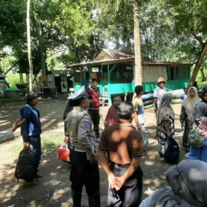 Polisi Aktif Jaga Pantai Elak-Elak, Wisatawan Merasa Nyaman