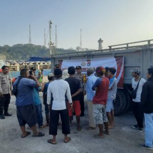 Polisi Ajak Sopir Jaga Keamanan Pelabuhan Lembar