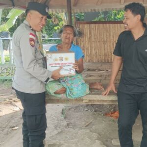 Peduli Lansia, Polsek Sekotong Gelar Aksi Sosial di Cendimanik