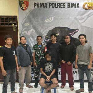 Aksi Heroik Satreskrim Polres Bima Berhasil Mengevakuasi Terduga Pelaku Penganiayaan di Desa Ragi