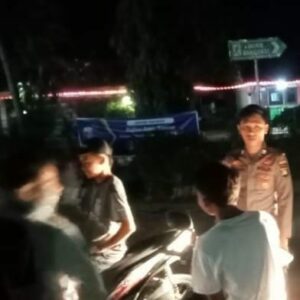 Menjamin dan Memastikan Kondusifitas Wilayah Polsek Madapangga Secara Rutin Laksanakan Patroli Cipkon dan Dialogis