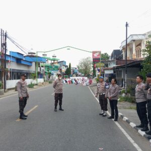 Polres Sumbawa Amankan Kegiatan Sholat Berjamaah Dalam Perayaan Hari Raya Idul Adha 1446H/2025M