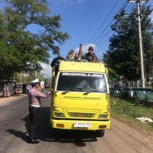 Satlantas Polres Dompu Bergerak: Edukasi Bahaya ODOL, Awasi Kendaraan Tak Sesuai Aturan