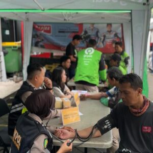 RS Bhayangkara TK II Sartika Asih Gelar Bhaktikes HUT Bhayangkara ke-79 di Kantor Gojek Bandung