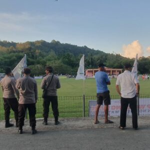 Kapolsek Seteluk Pimpin Pengamanan Liga ASKAB PSSI Sumbawa Barat, Ratusan Penonton Padati Lapangan