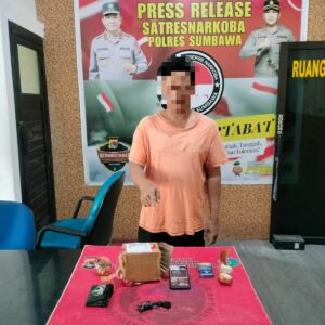 Peredaran Narkotika Melalui Paket Online, Polres Sumbawa Berhasil Mengamankan Puluhan Gram Ganja