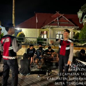Patroli Dialogis Sat Samapta Polres Sumbawa Barat Ciptakan Rasa Aman di Malam Minggu