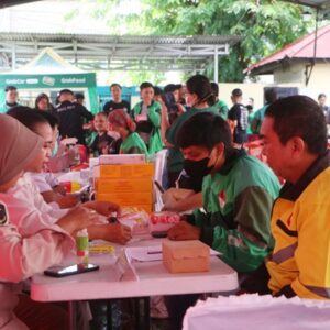 Pengemudi Ojol Senang, Dapat Pelayanan Kesehatan Gratis Hari Bhayangkara ke-79 Polda Sulut
