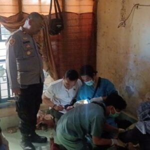 Geger! Penemuan Sesosok Mayat Wanita Paruhbaya di Kamar Kos Sumbawa, Polisi Lakukan Evakuasi Korban