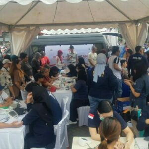 Warga Sulut Ramai dan Sangat Antusias Hadiri Car Free Day oleh Polda Sulut Menyambut Hari Bhayangkara ke-79 di Kawasan Megamas, Kota Manado.