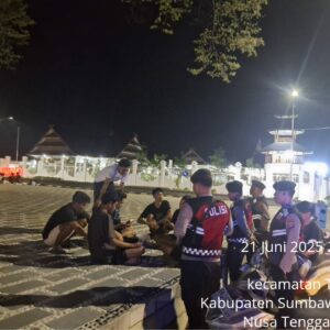 Ciptakan Situasi Aman, Sat Samapta Polres Sumbawa Barat Gelar Patroli Dialogis di Sejumlah Titik Strategis