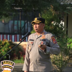 Kapolres Sumbawa Barat Pimpin Apel Pagi, Tekankan Kedisiplinan dan Tugas dengan Ikhlas