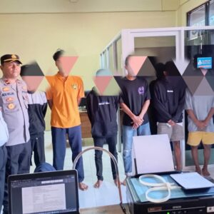 Polsek Dompu Amankan 6 Pemuda di Kos-Kosan, Diduga Bawa Sajam dan Alat Bekas Konsumsi Narkoba