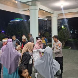 Sigap dan Profesional, Polsek Dompu Amankan Kedatangan Jamaah Haji Kabupaten Dompu 1446 H/2025 M
