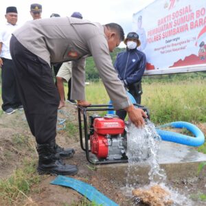 Kapolres Sumbawa Barat Resmikan dan Serahkan Sumur Bor kepada Kelompok Tani di Desa Beru dalam Rangka Hari Bhayangkara ke-79