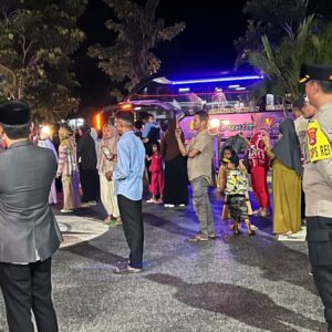 Kapolres Dompu Sambut Kedatangan Jamaah Haji Kloter 12 Kabupaten Dompu Tahun 1446 H / 2025 M