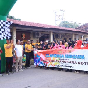 Semarak Hari Bhayangkara ke-79, Polres Dompu Gelar Olahraga Bersama dan Lomba Rakyat