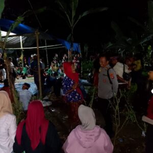 *Polsek Bayan Lakukan Pengamanan Kesenian Ale-Ale*