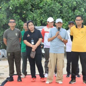 Perkuat Sinergi, Polres Loteng Bersama TNI Dan Pemda Lombok Tengah Gelar Senam Bersama di Pantai Aan.