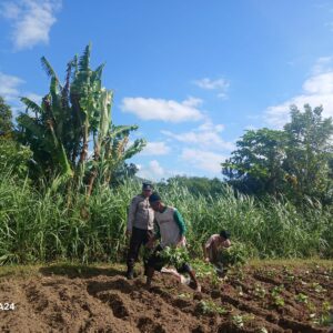 Polri Sambangi Petani Dusun Pendem Baru, Dorong Pemanfaatan Lahan Pekarangan