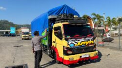 Pengamanan Ketat Bongkaran KMP SURYA 777 di Pelabuhan Lembar Berjalan Lancar