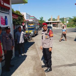 Patroli Polsek Gerung Perkuat Kamtibmas di BNI, BRI, dan Pertamina Mesangguk