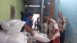 Jaga Ketahanan Pangan, Polisi Pantau Pupuk di Merembu Barat