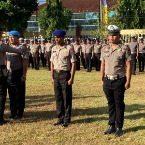 Kapolres Bima Kota Pimpin Upacara Korp Raport, 65 Personel Naik Pangkat