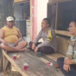 Dekatkan Diri dengan Warga, Bhabinkamtibmas Kelurahan Jatibaru Timur Laksanakan Sambang dan Himbauan Kamtibmas