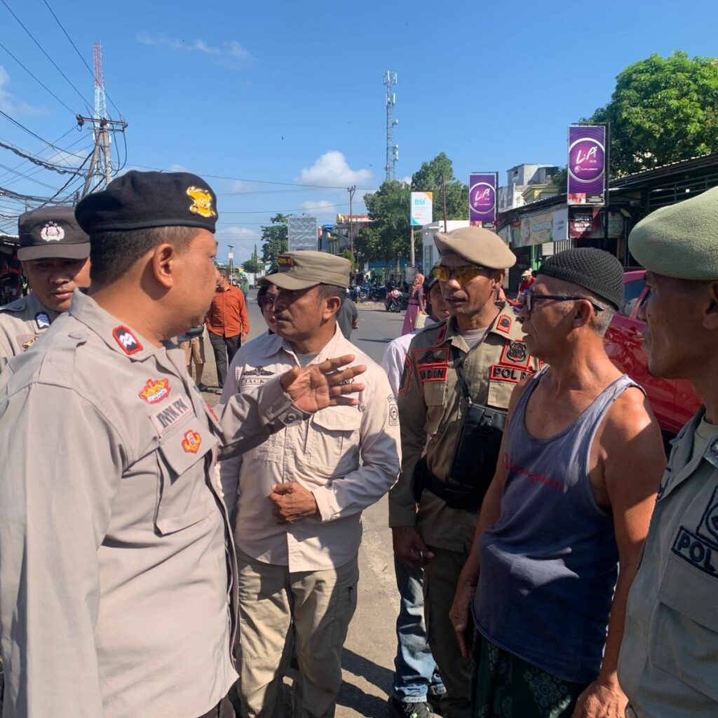 Tertibkan Pedagang Pasar Cabang Banggo, Polsek Manggelewa Turun Bersama Unsur Forkopimcam