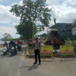 Sat Lantas Polres Bima Kota Laksanakan Pengalihan Arus Lalin Terkait Pengerjaan Crossing Drainase di Kawasan Amahami