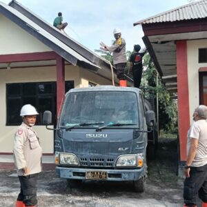 Tiga Personel Polsek Wulanggitang Jadi Relawan Kemanusiaan Dampak Erupsi Gunung Lewotobi