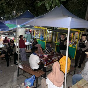 Sat Samapta Polres Bima Kota Laksanakan Patroli Jalan Kaki Guna Ciptakan Rasa Aman di Malam Hari